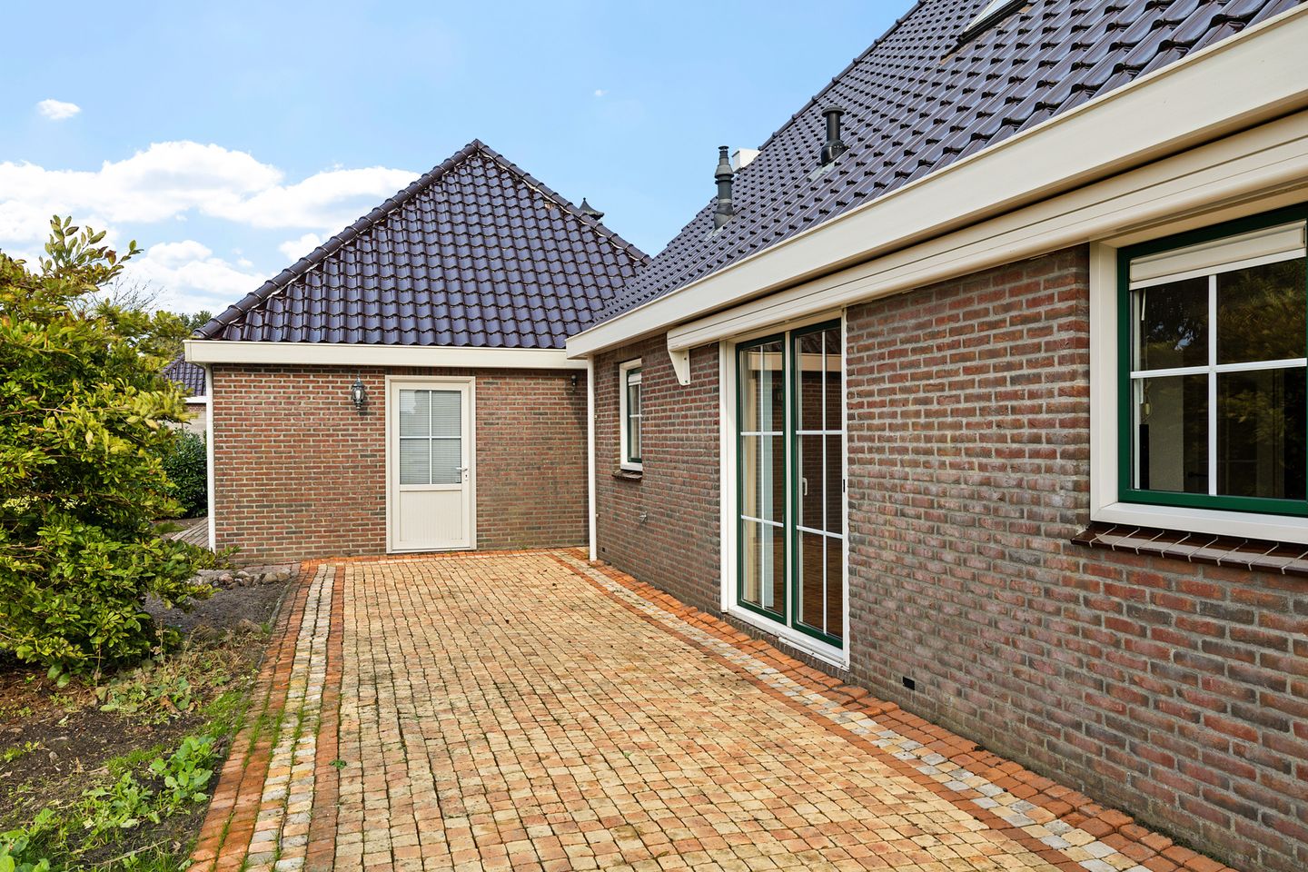 Photo 40 of Veenbesstraat 1