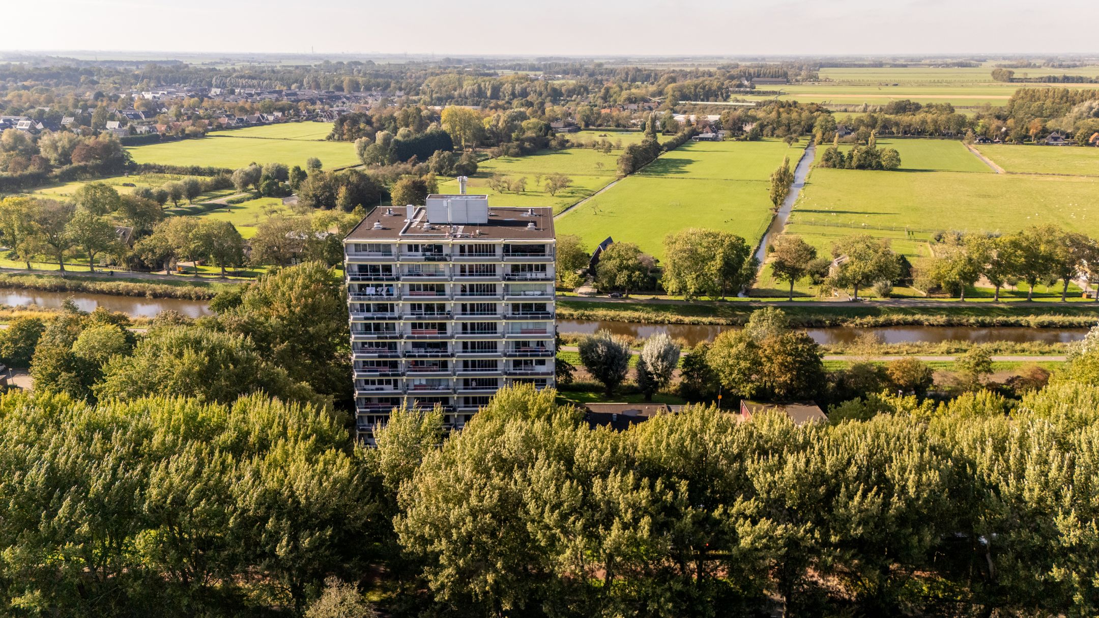 Photo 42 of Burgemeester D. Kooimanweg 325