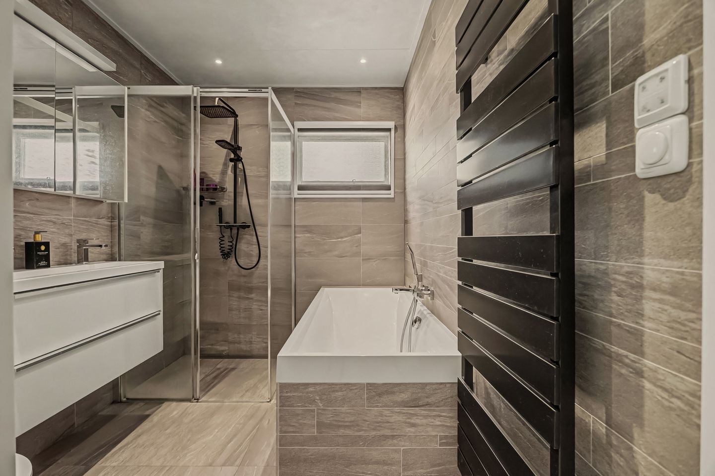 Photo 20 of Voorn 27