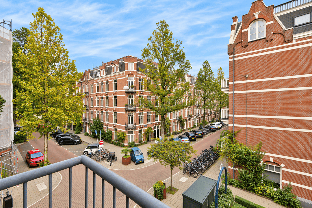 Photo 13 of Alberdingk Thijmstraat 30-2
