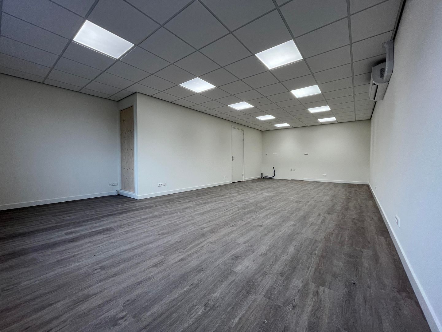 View photo 3 of Harregatplein 21-b