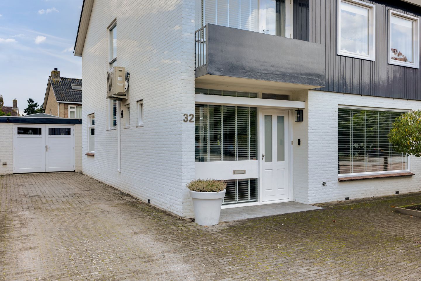 Foto 49 van H Roland Holststraat 32