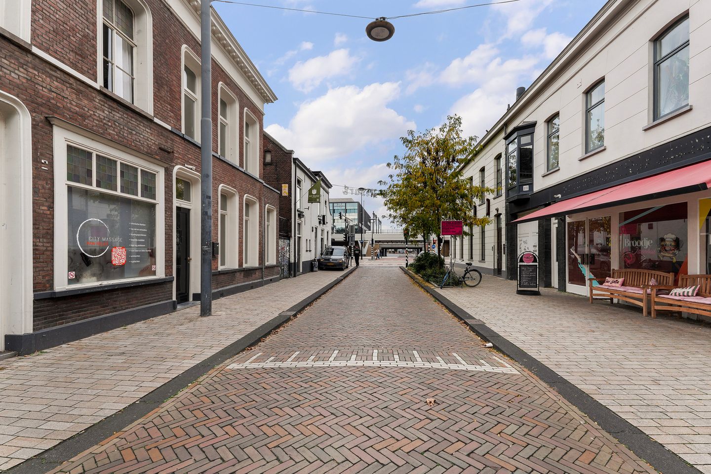 Bekijk foto 2 van Willem II-straat 1