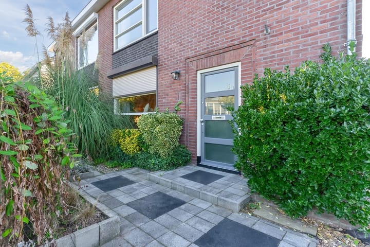 Foto 4 van Bisschopstraat 10