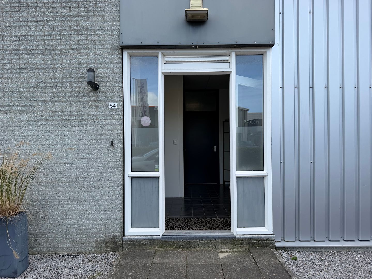 View photo 2 of Castorweg 54