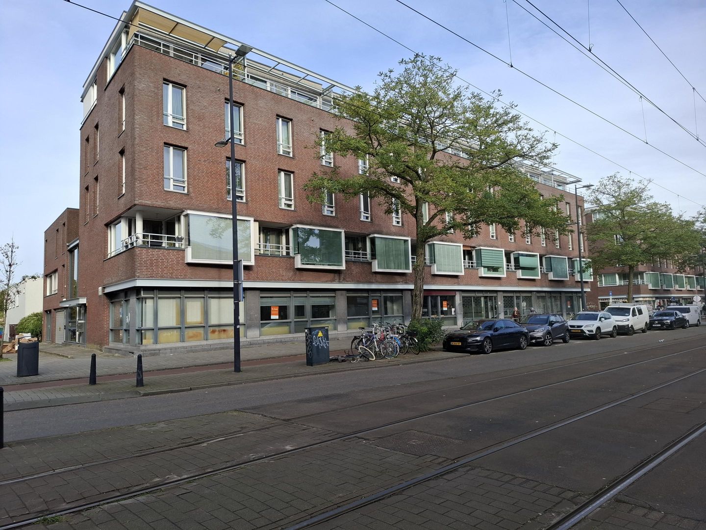 Bekijk foto 2 van Vierambachtsstraat 107
