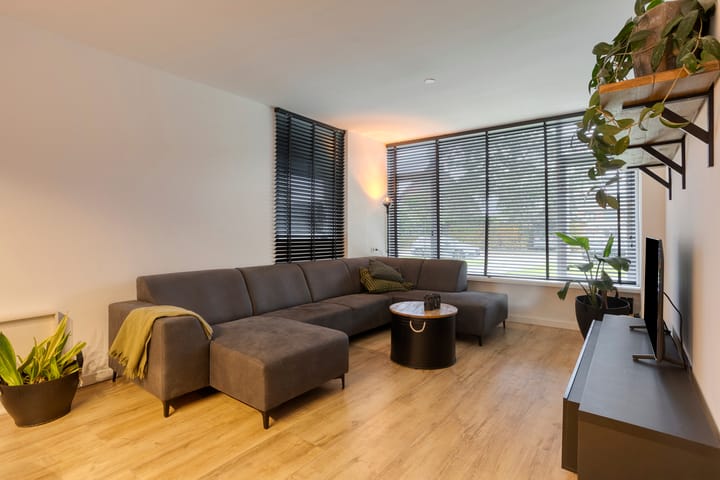 Photo 2 of Johannes Vermeerstraat 30