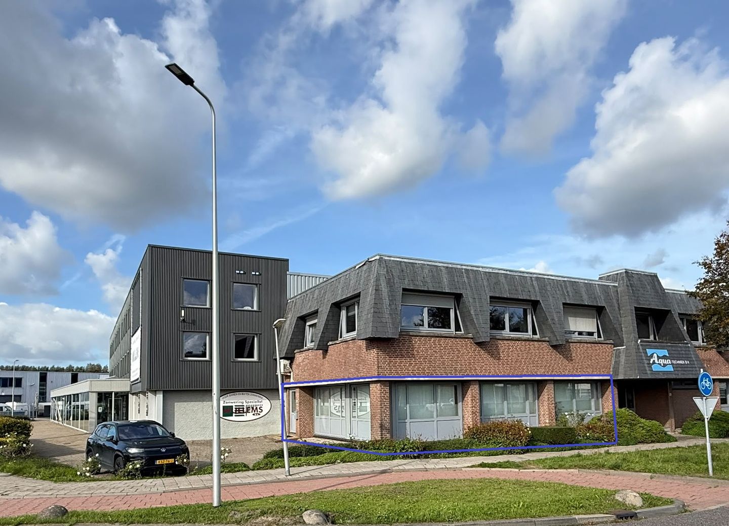 Bekijk foto 1 van van Leeuwenhoekweg 2