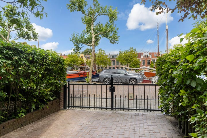 Tussenwoning te koop: Emmakade 40, Leeuwarden