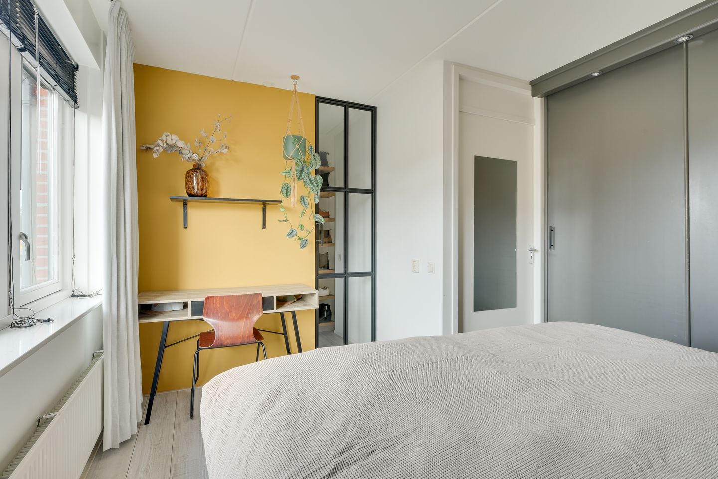 Photo 20 of Roerdomp 81
