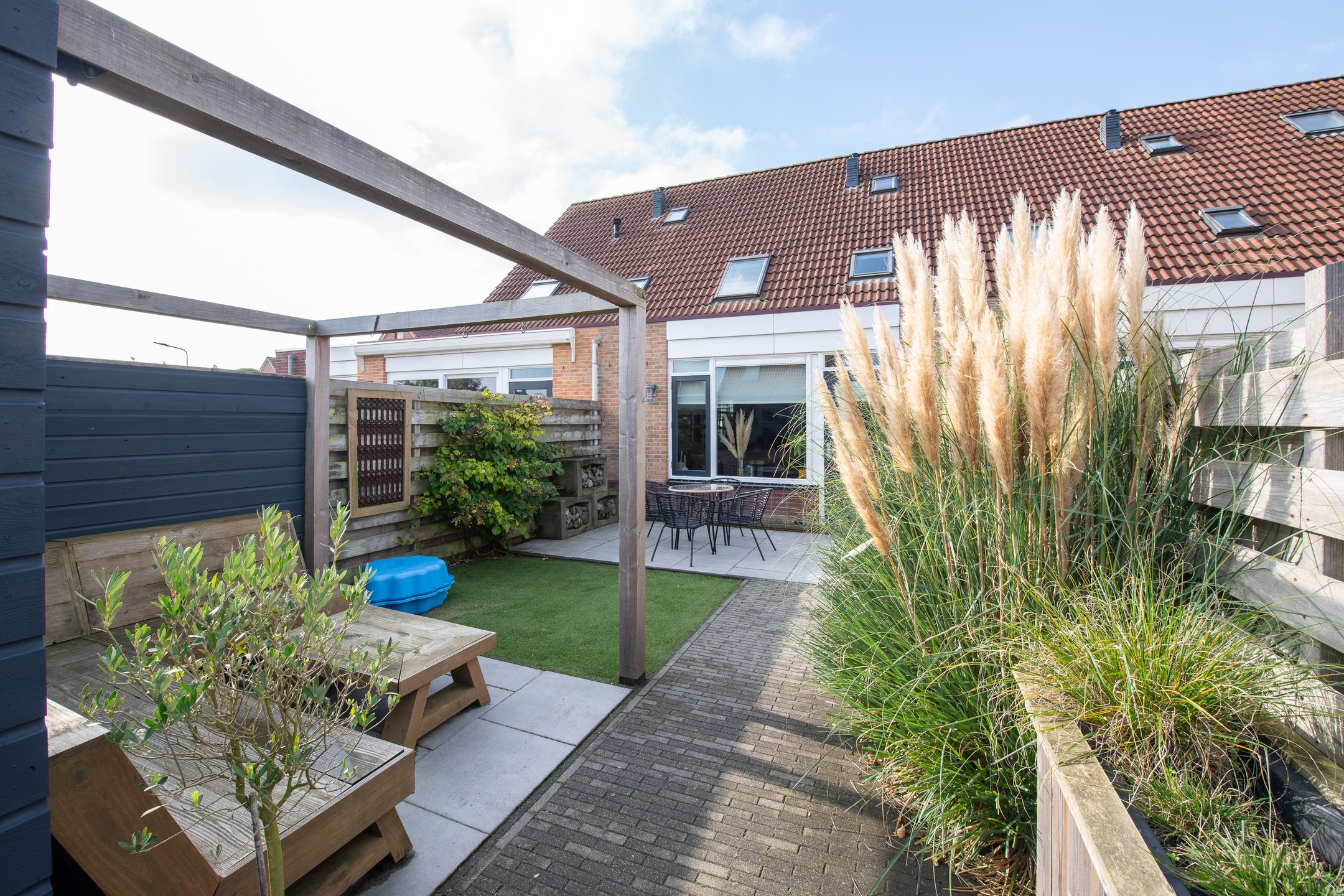 Photo 33 of Roerdomp 81