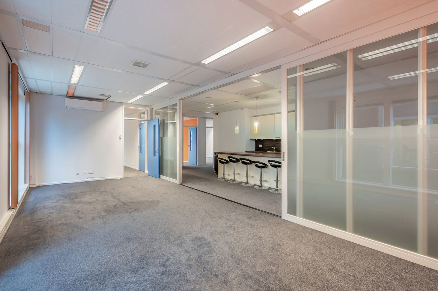 Bekijk foto 3 van Laan van Vredenoord 25