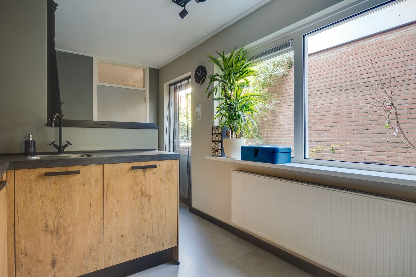 Photo 10 of Oostwijkstraat 48