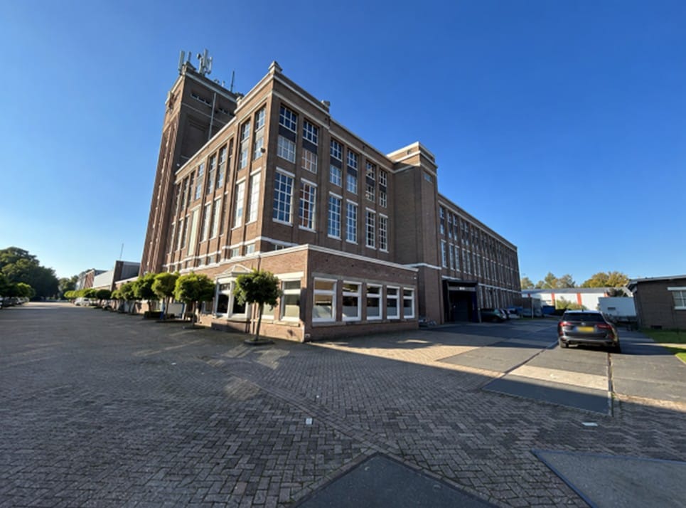 View photo 2 of Gronausestraat 309