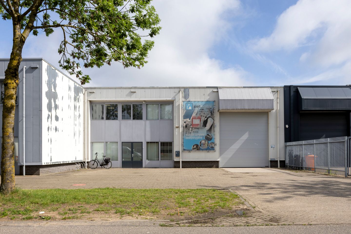 View photo 2 of Dommelstraat 64