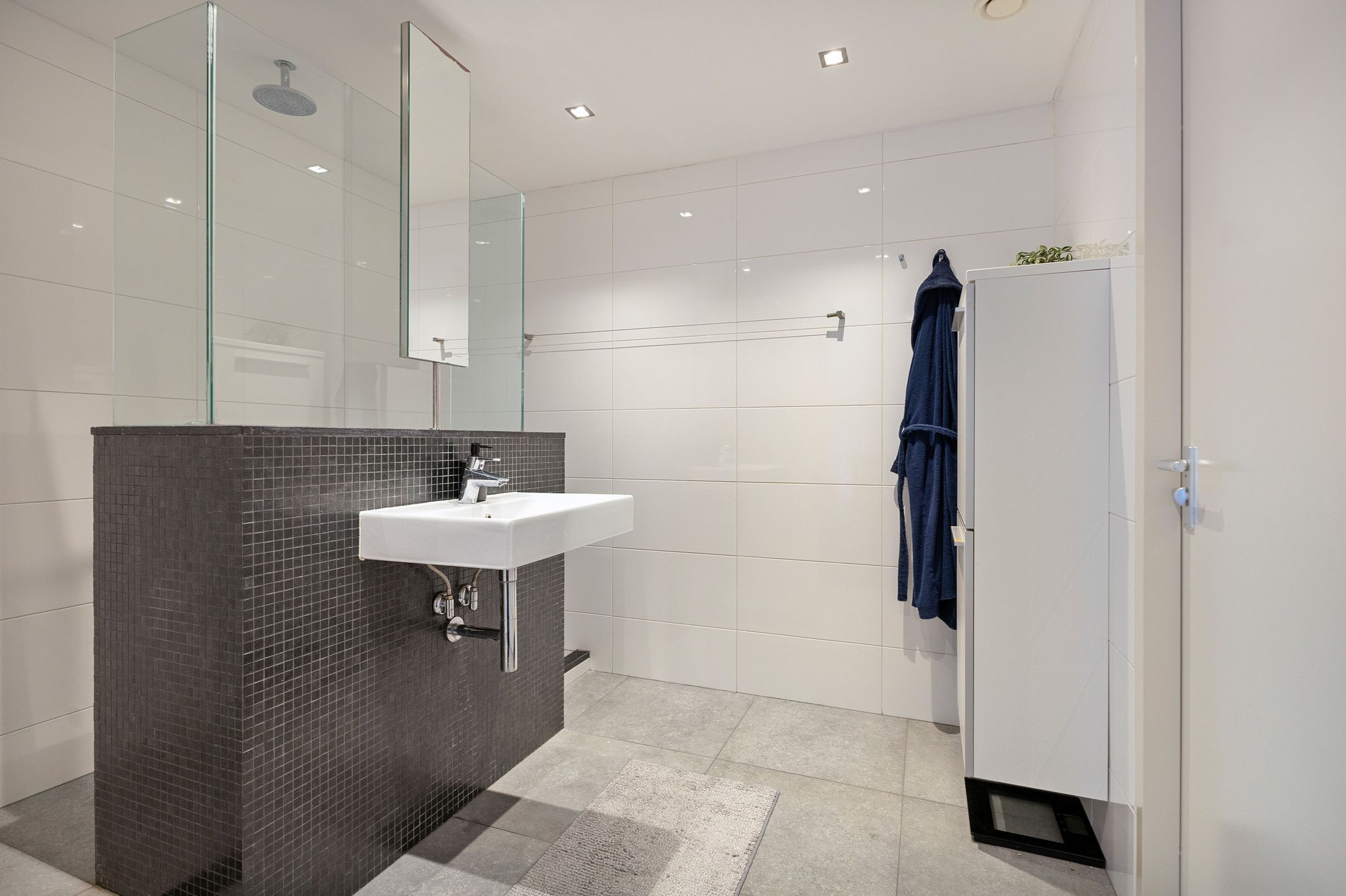 Photo 3 of Van Alphenstraat 6