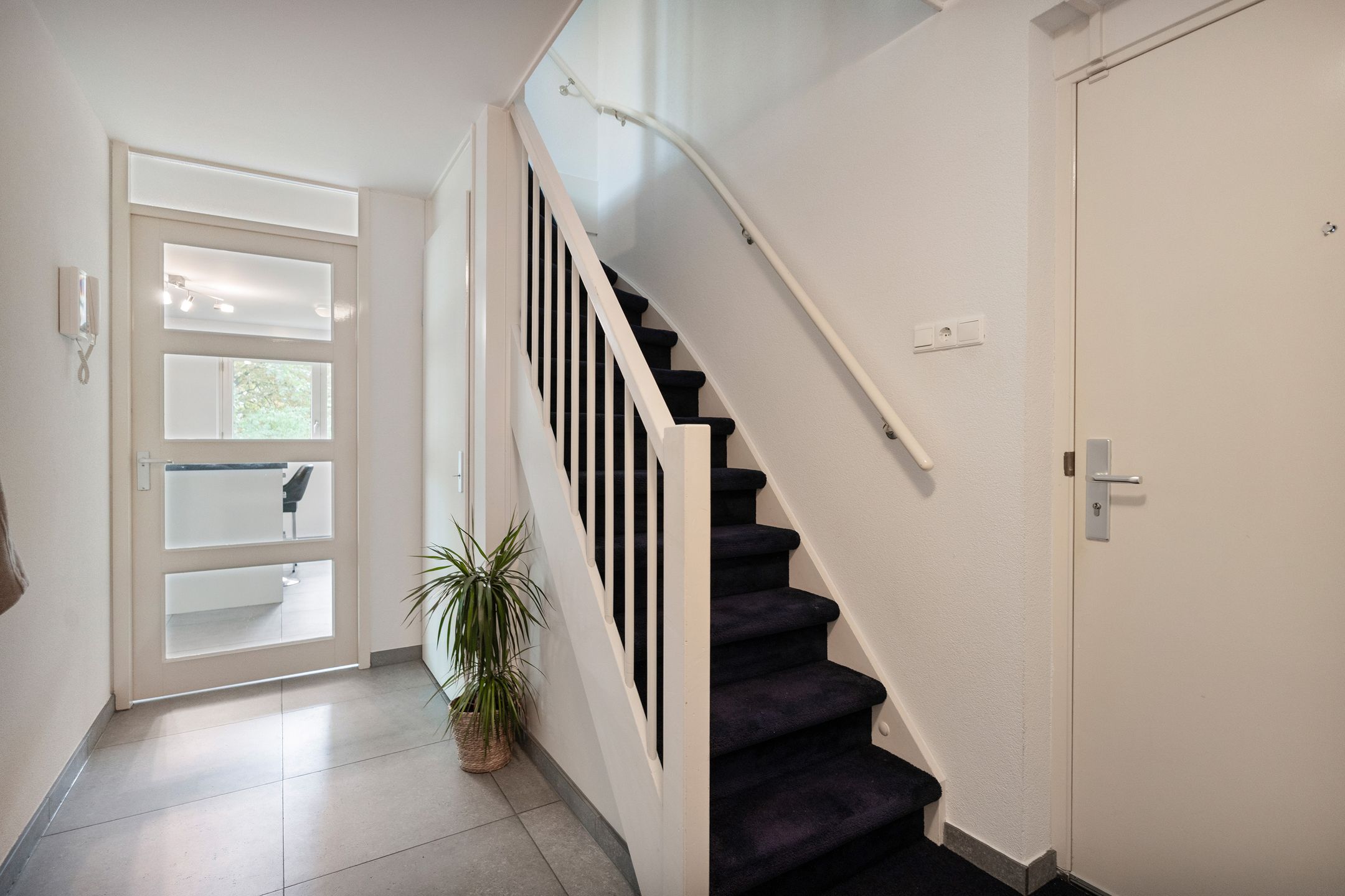 Photo 12 of Van Alphenstraat 6