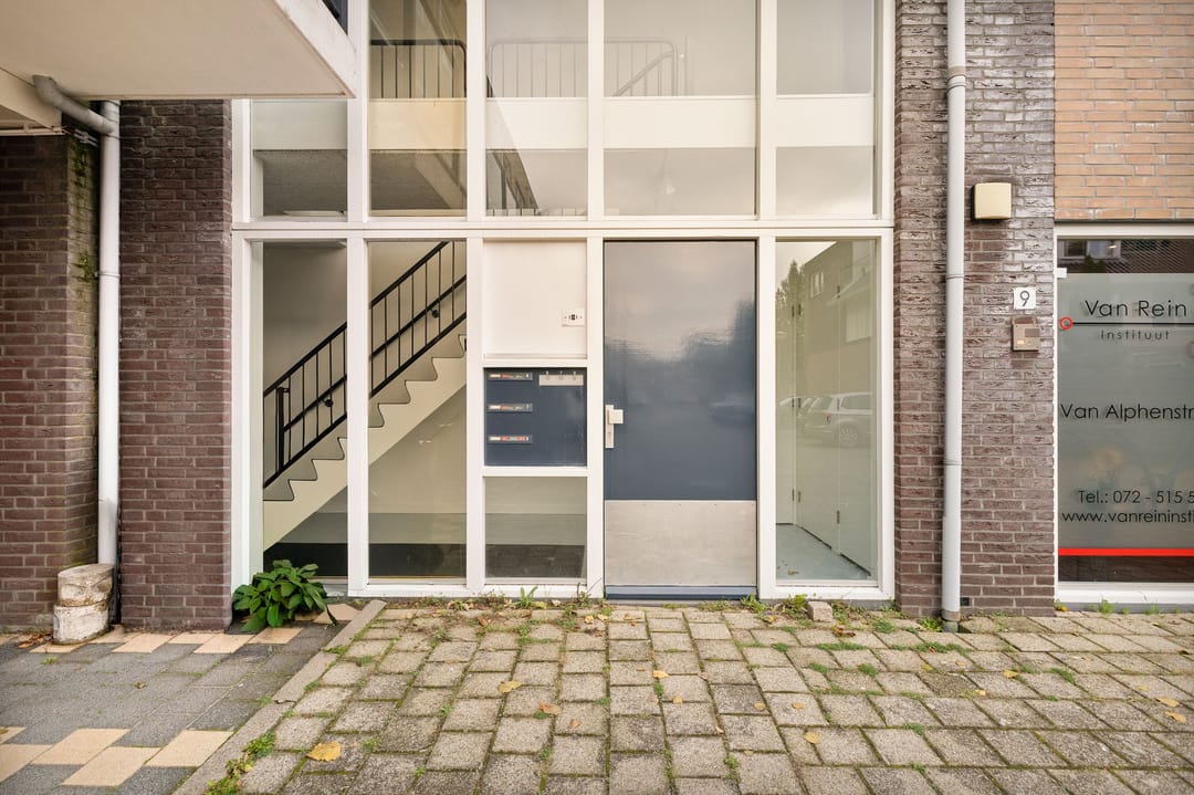 Photo 8 of Van Alphenstraat 6