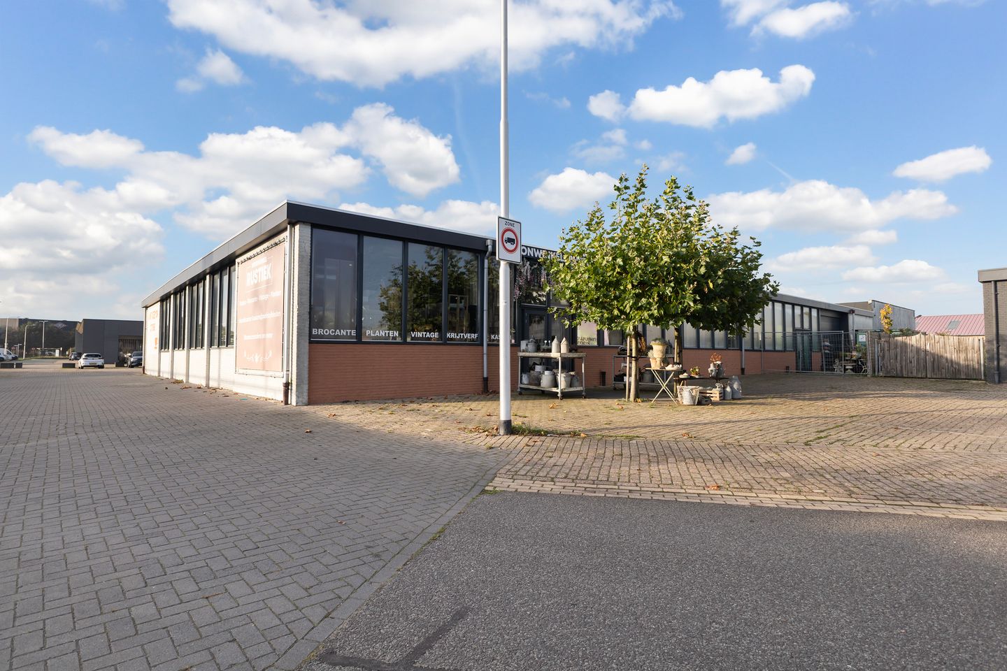 Bekijk foto 2 van Ampèrestraat 10