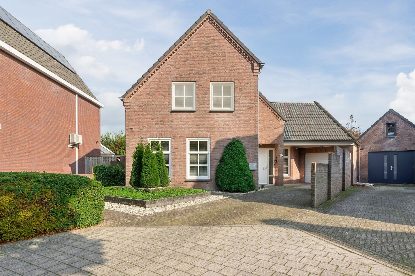 Foto 1 van Hoefblad 18