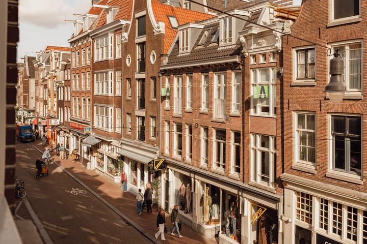 Photo 2 of Haarlemmerstraat 10-B