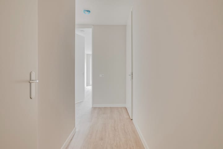 Photo 3 of Mies van der Rohestraat 33