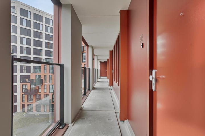 Photo 2 of Mies van der Rohestraat 33