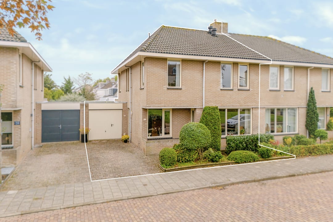 Photo 1 of Schweitzerstraat 31