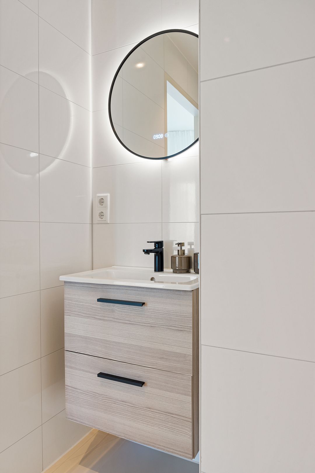 Photo 13 of Rivium 1e straat 71-B