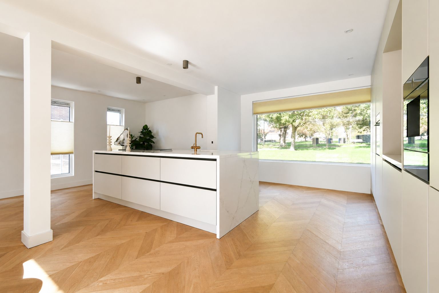 Photo 12 of Nieuwerkerkerstraat 10