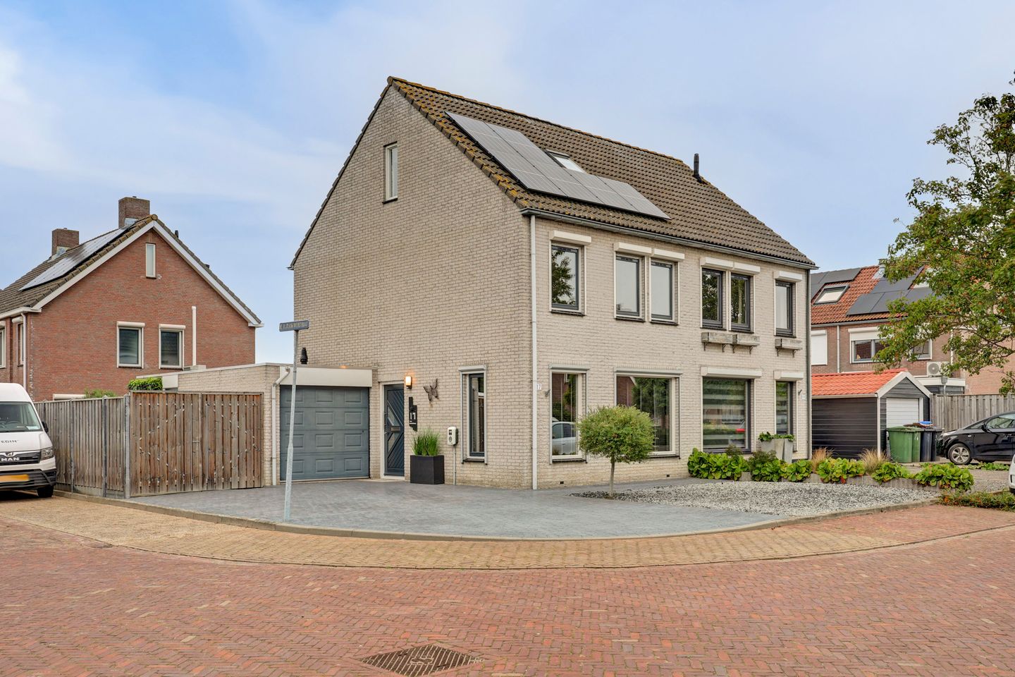 Photo 1 of Maaiklinkstraat 17