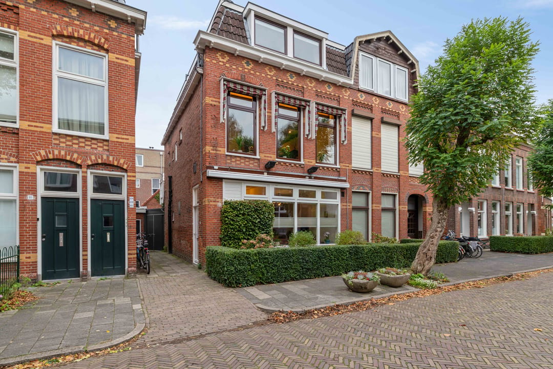 Photo 1 of Emmastraat 22-A