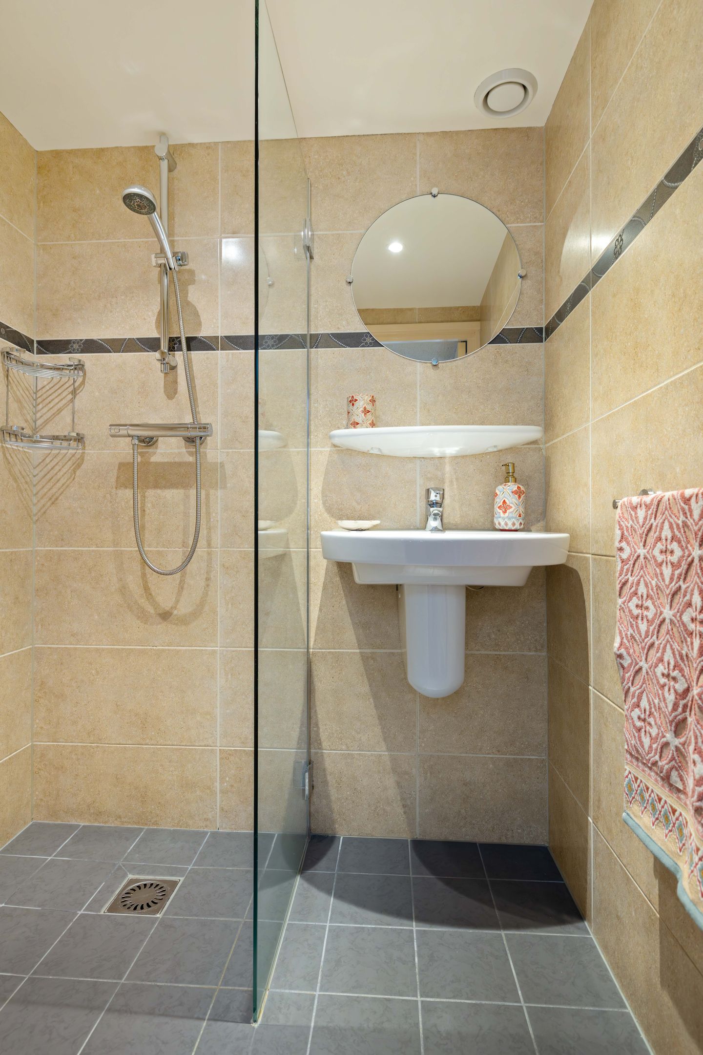 Photo 44 of Emmastraat 22-A