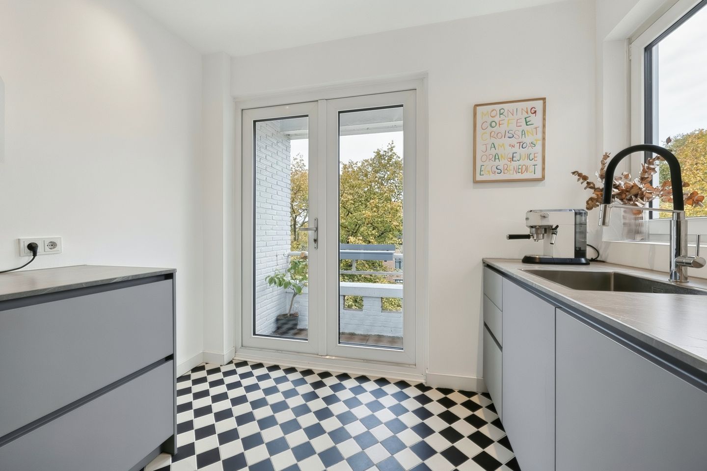 Photo 4 of Moddermanstraat 6