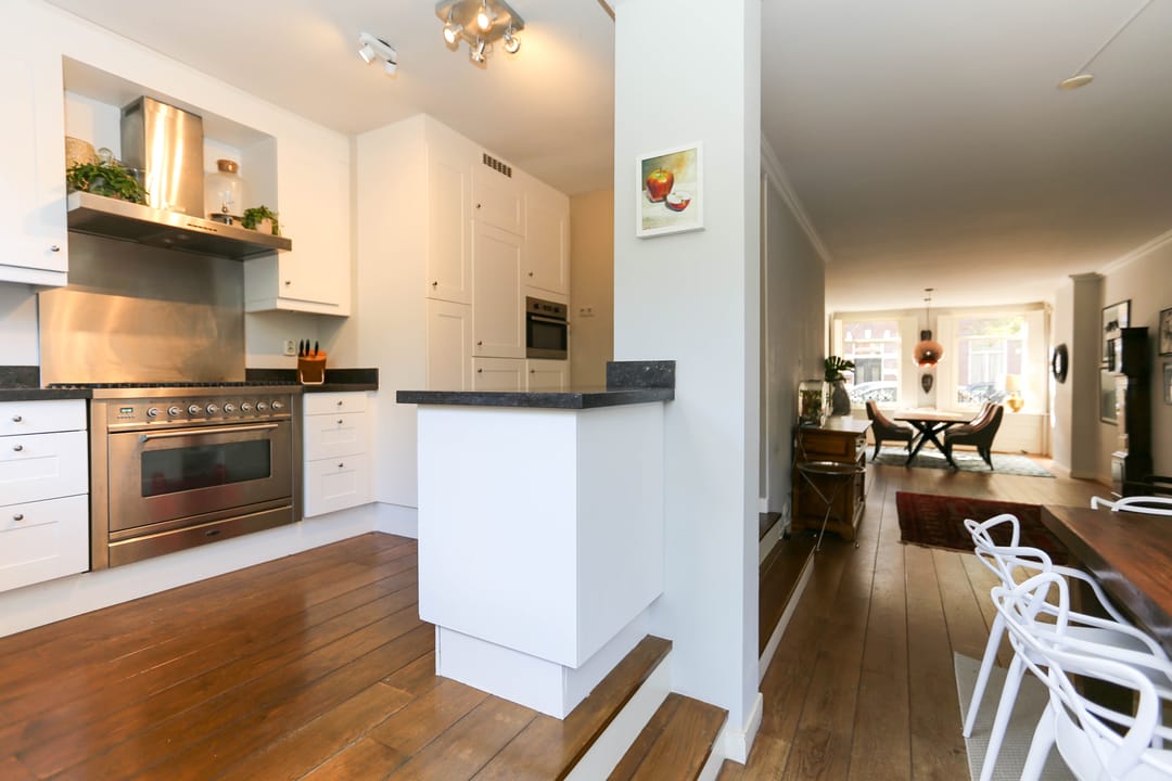 Photo 11 of Riouwstraat 200