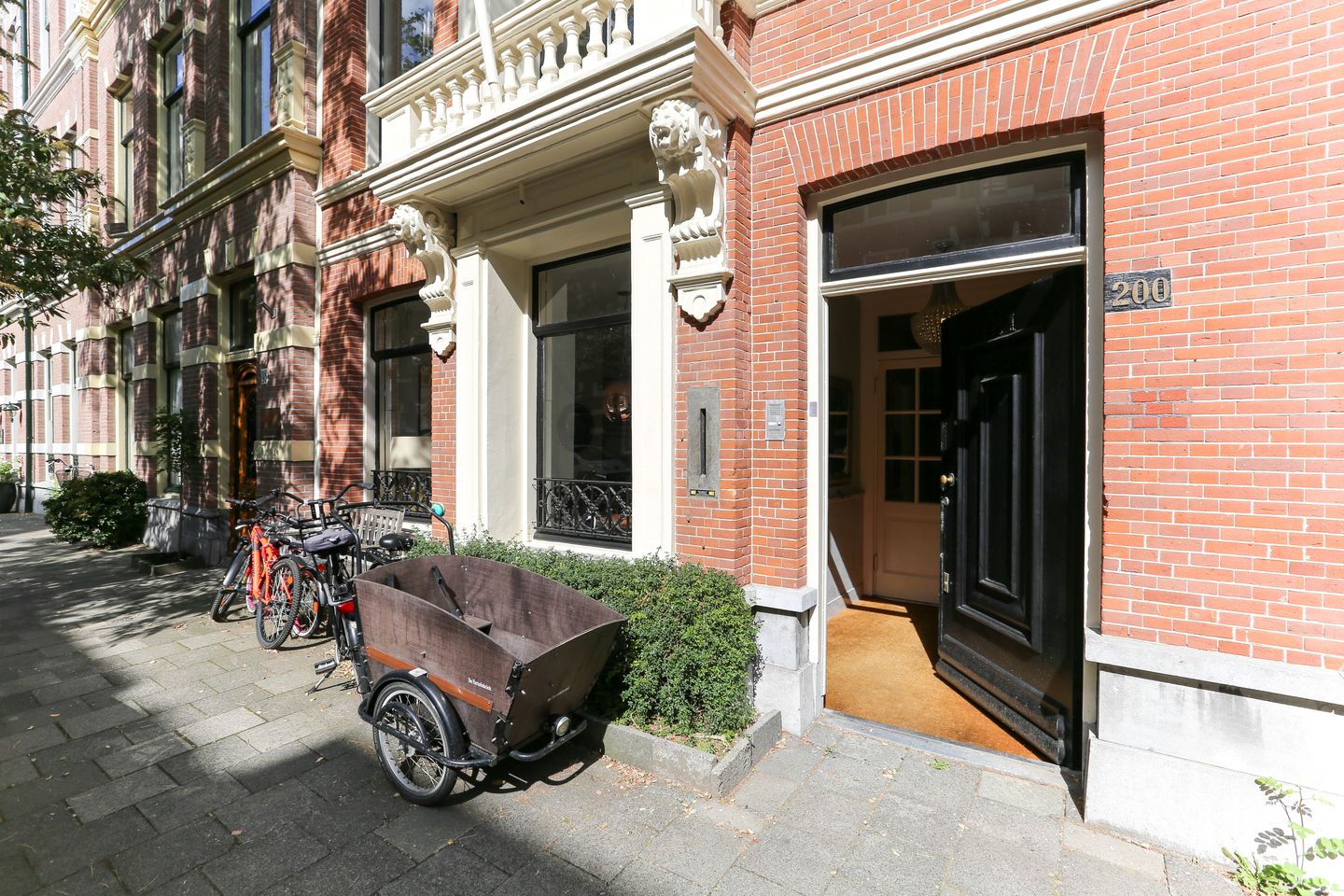 Photo 44 of Riouwstraat 200