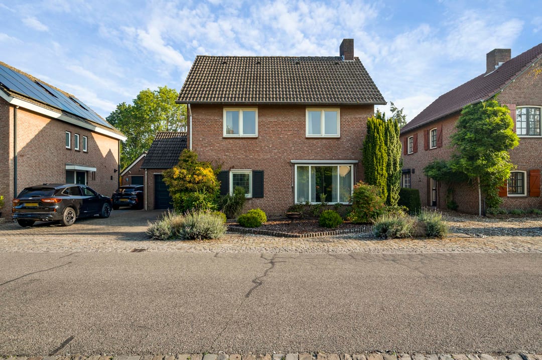 Photo 8 of Maasstraat 11