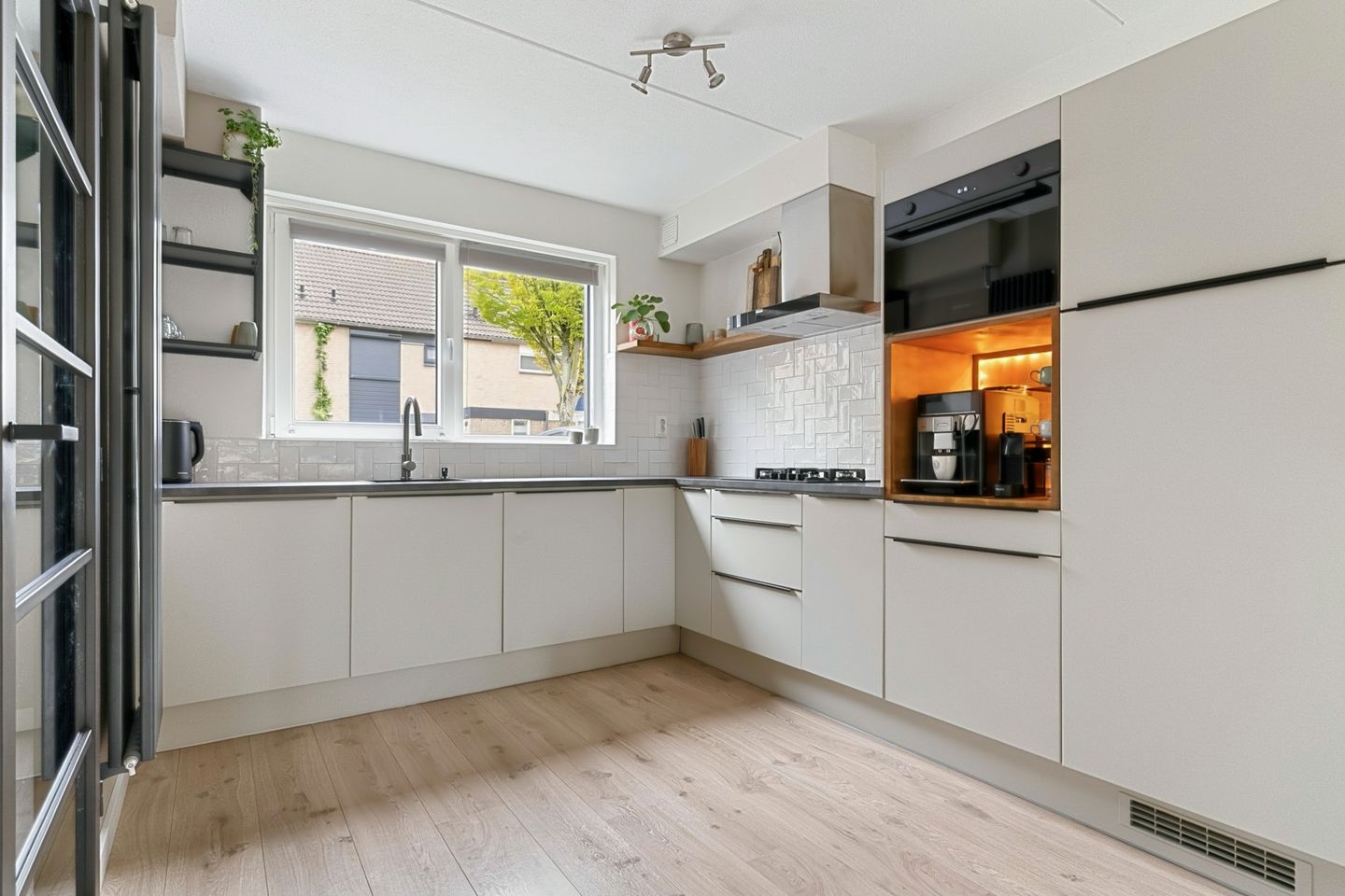Photo 10 of Tirolstraat 34