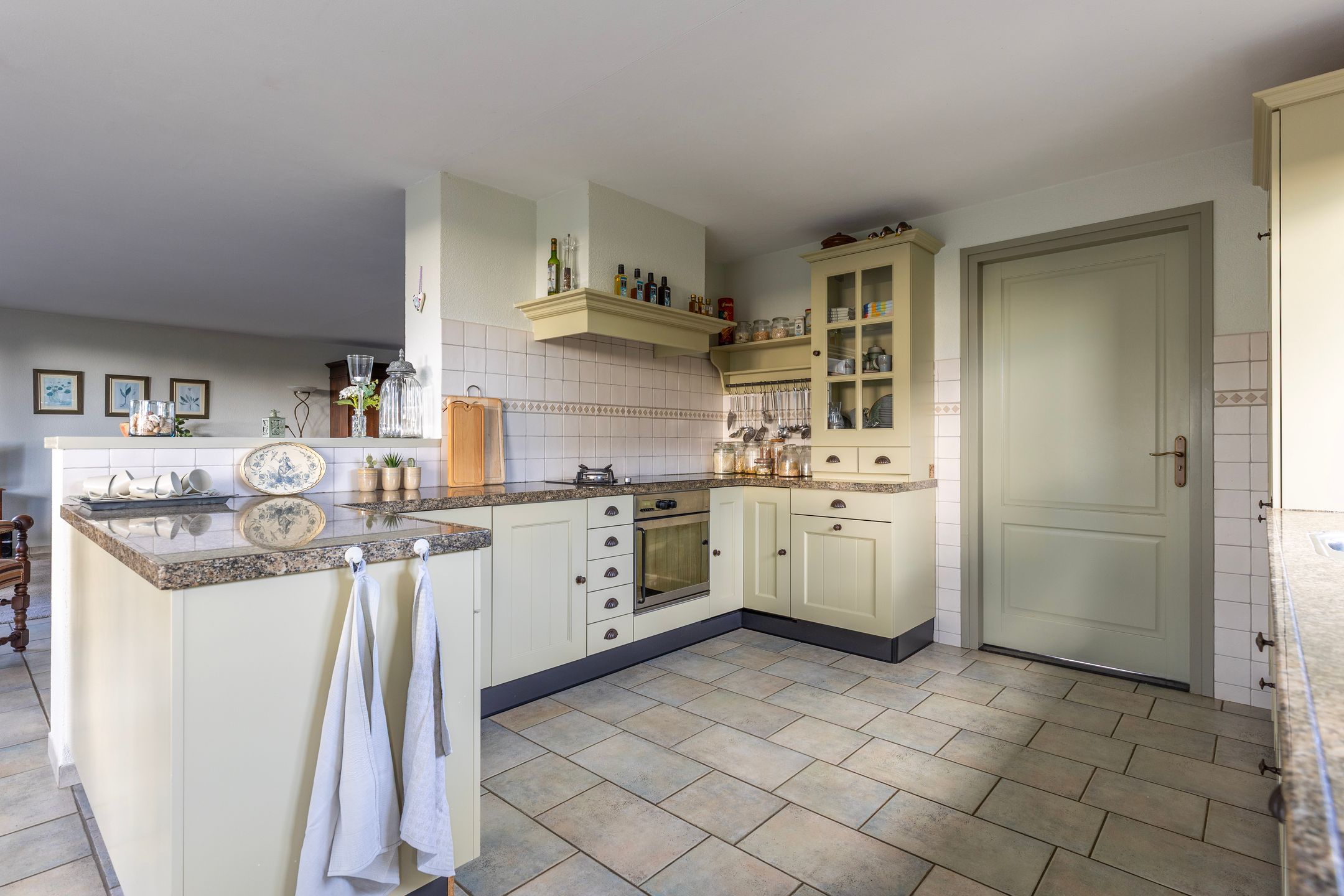Photo 21 of Beatrixstraat 12