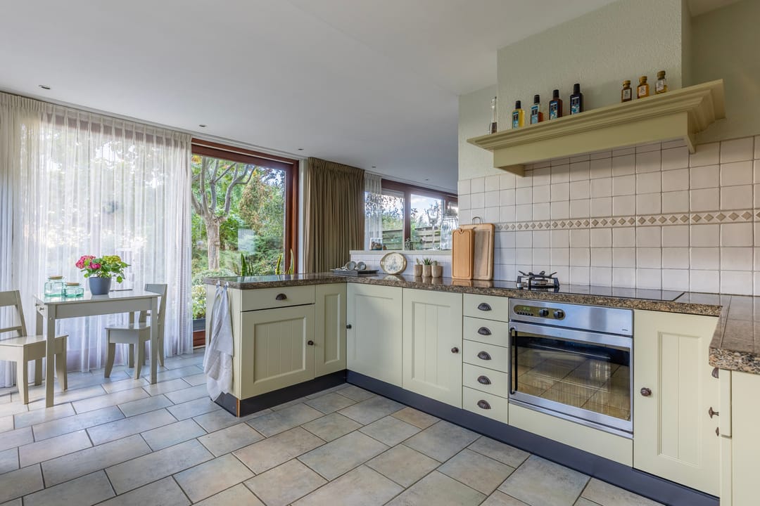 Photo 23 of Beatrixstraat 12