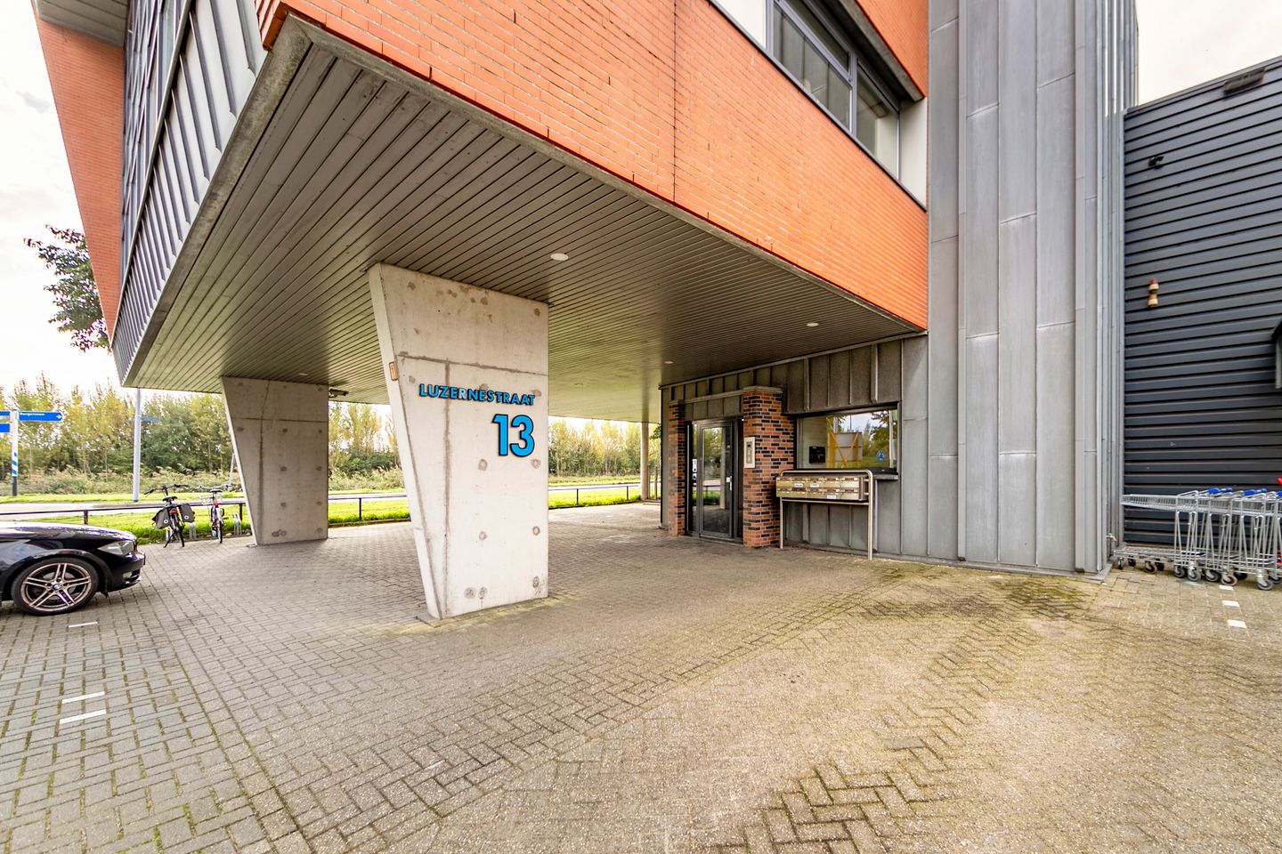 Bekijk foto 3 van Luzernestraat 13