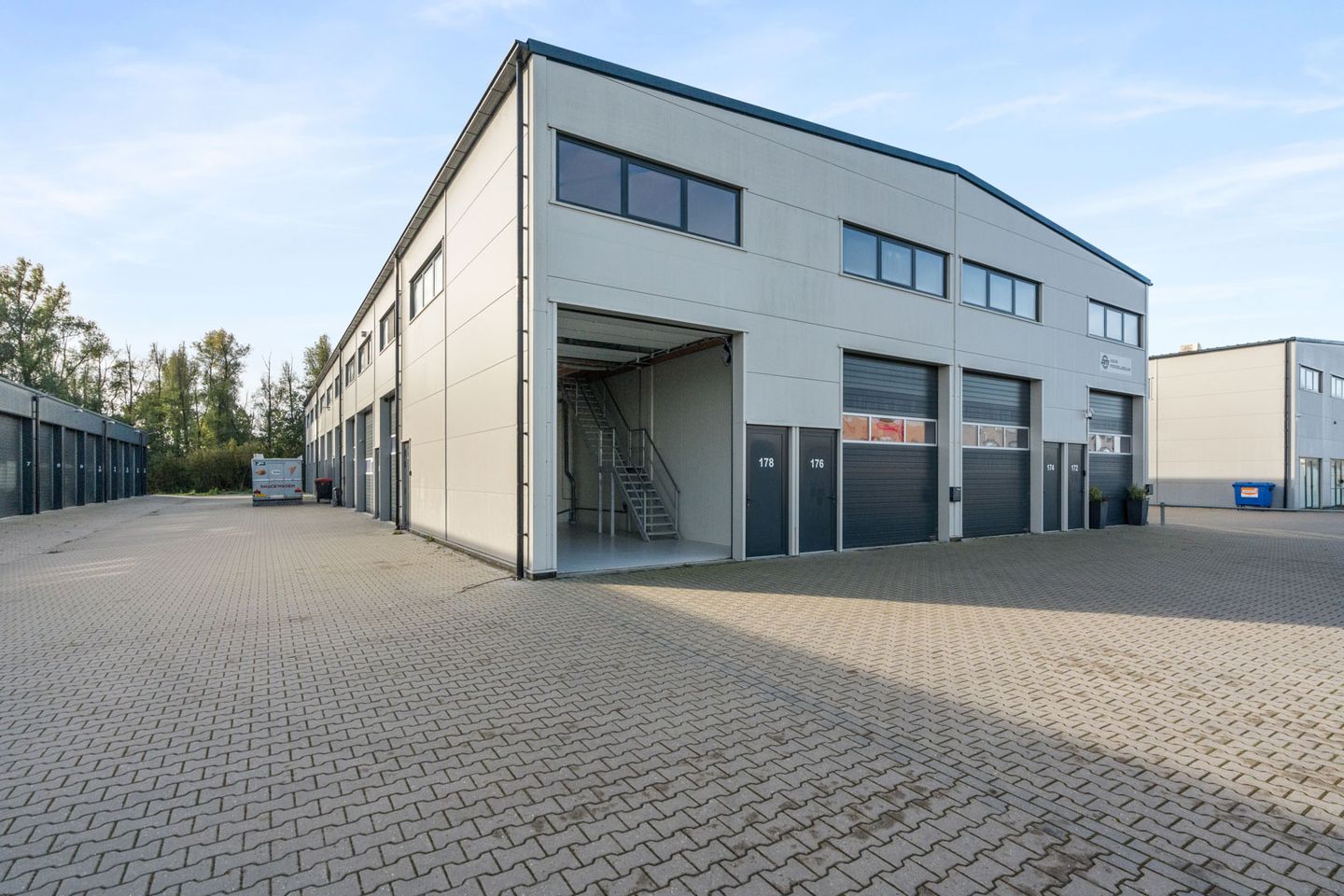View photo 4 of Beneluxweg 178