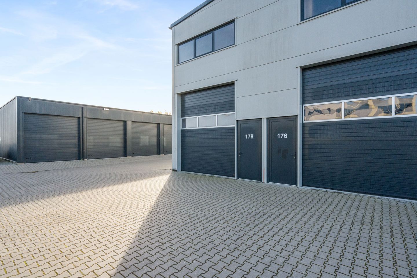 View photo 3 of Beneluxweg 178