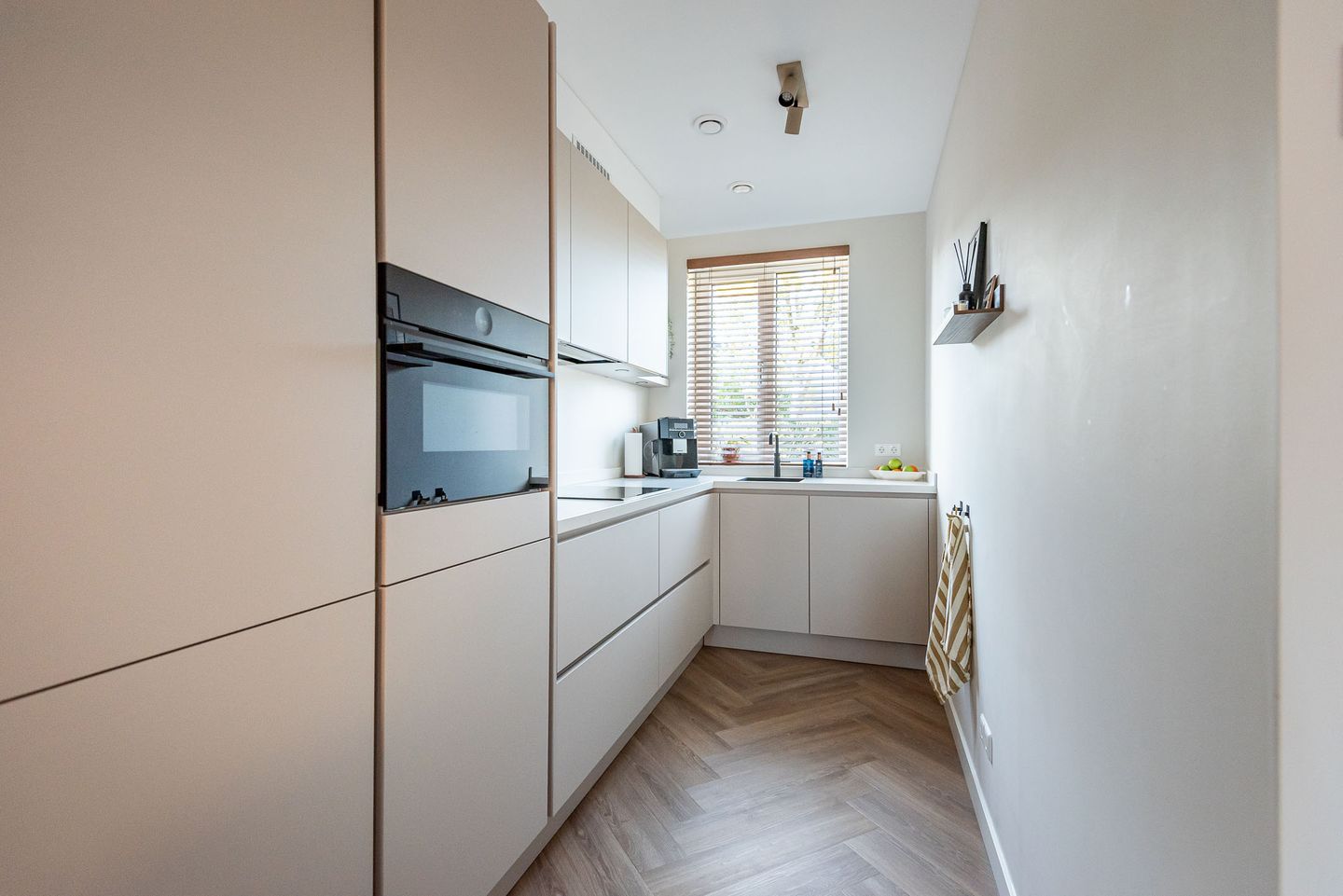 Photo 10 of Eksterstraat 84