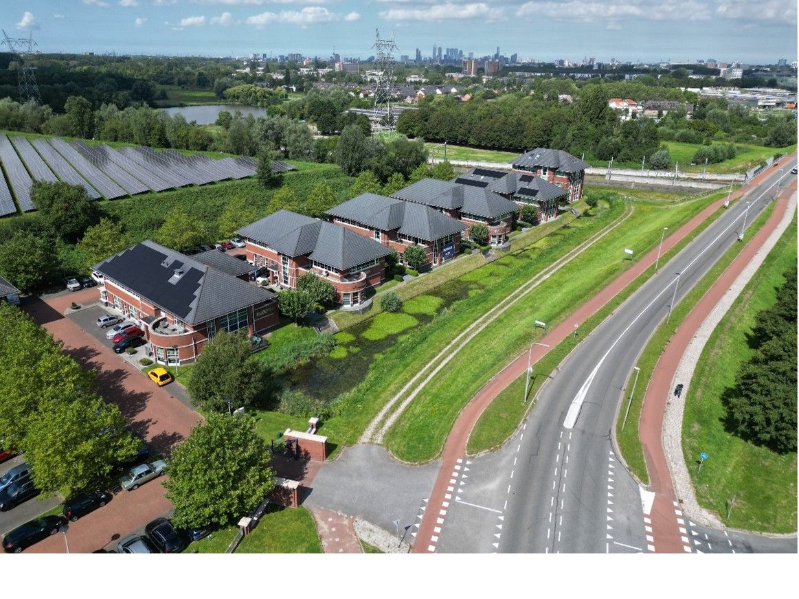 Bekijk foto 2 van 1e Barendrechtseweg 66