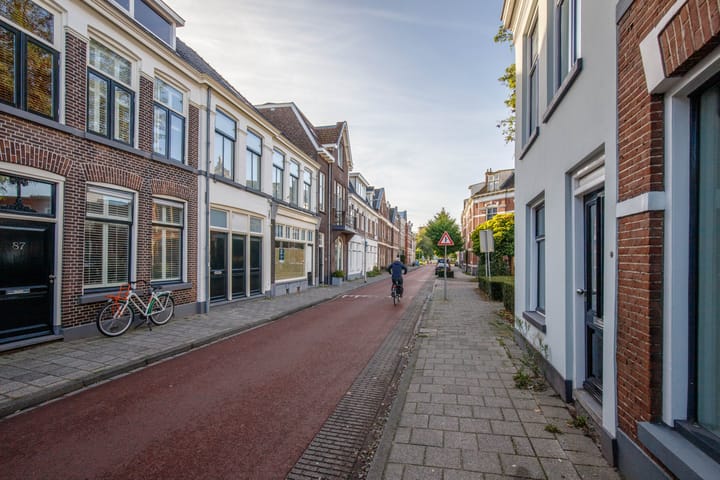 Photo 2 of Van Karnebeekstraat 70