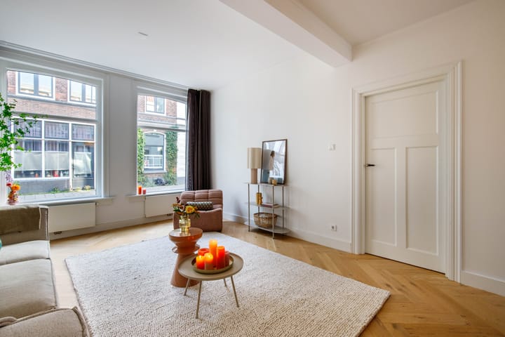 Photo 3 of Van Karnebeekstraat 70