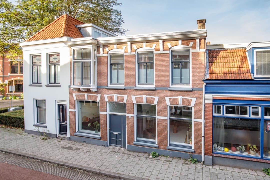 Photo 1 of Van Karnebeekstraat 70