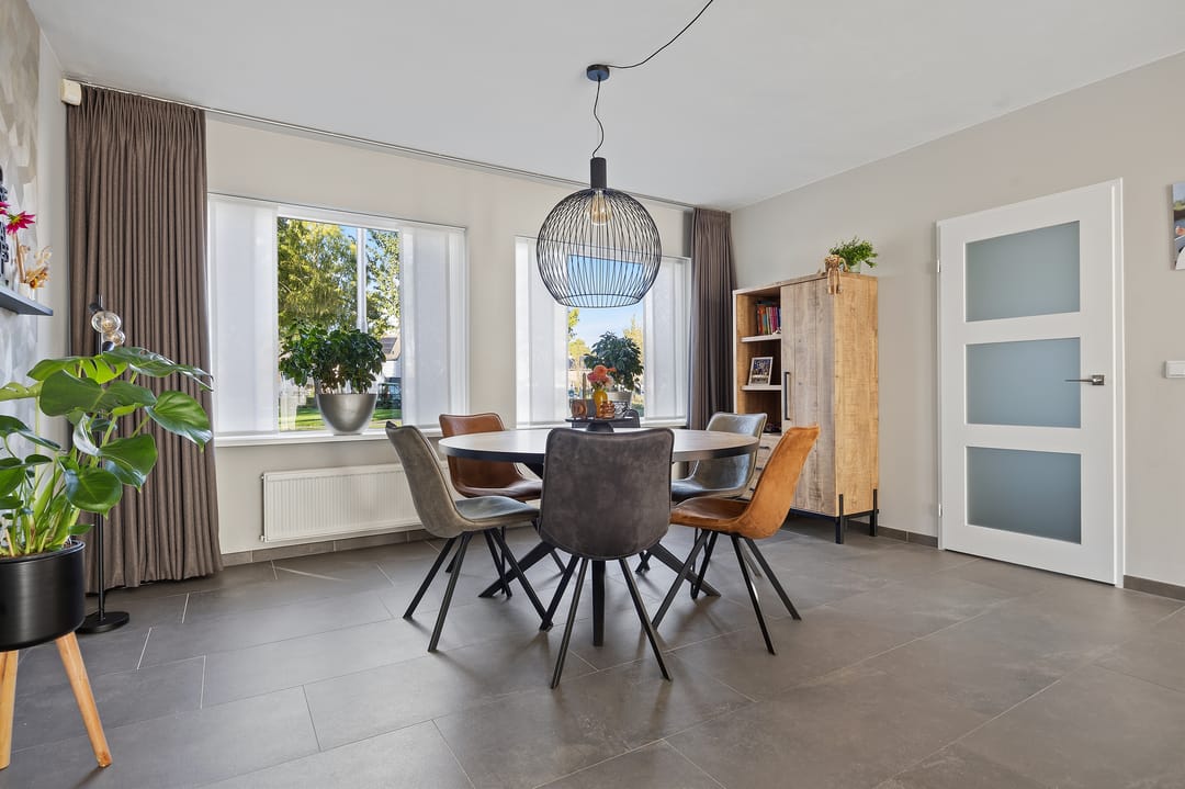 Photo 11 of Sweelinckstraat 105