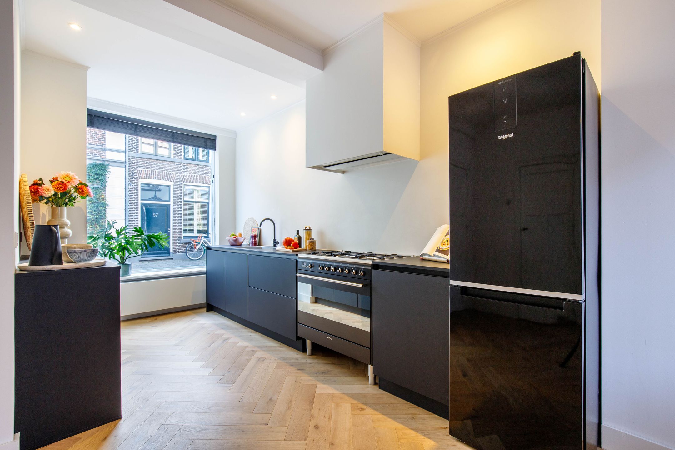 Photo 9 of Van Karnebeekstraat 70